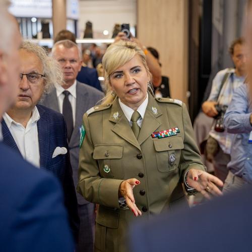 gen. bryg. W. Gorzkowska na stoisku Telbud SA (źródło KG SG)